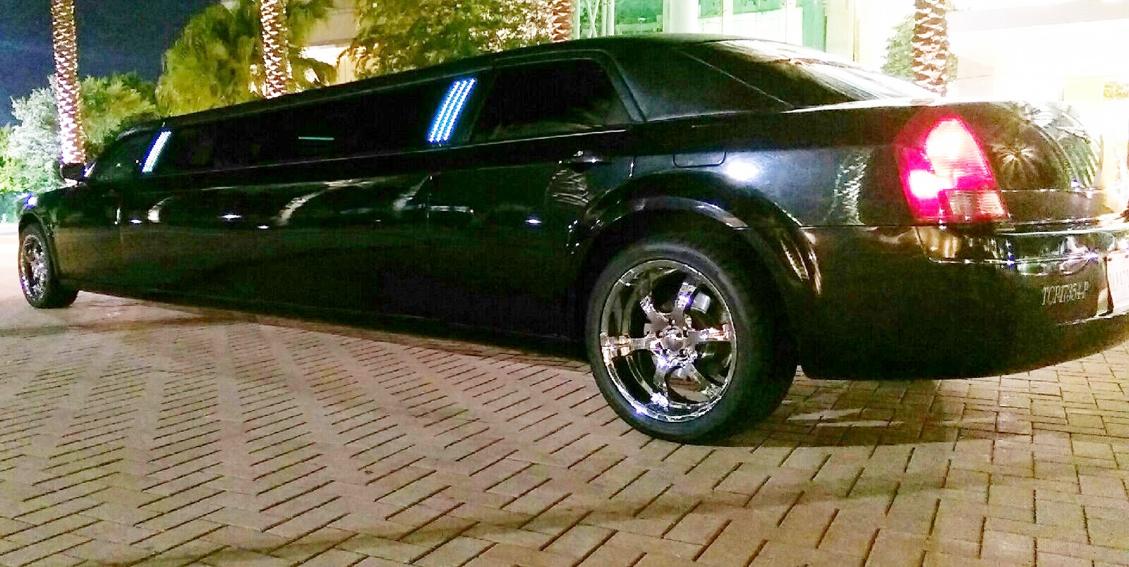 Daytona Beach Black Chrysler 300 Limo 